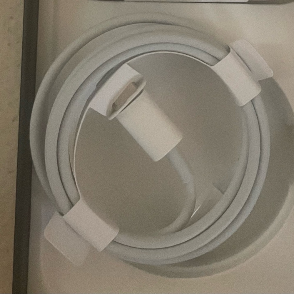iPhone earplugs and charger plug only (no box) - Picture 3 of 3